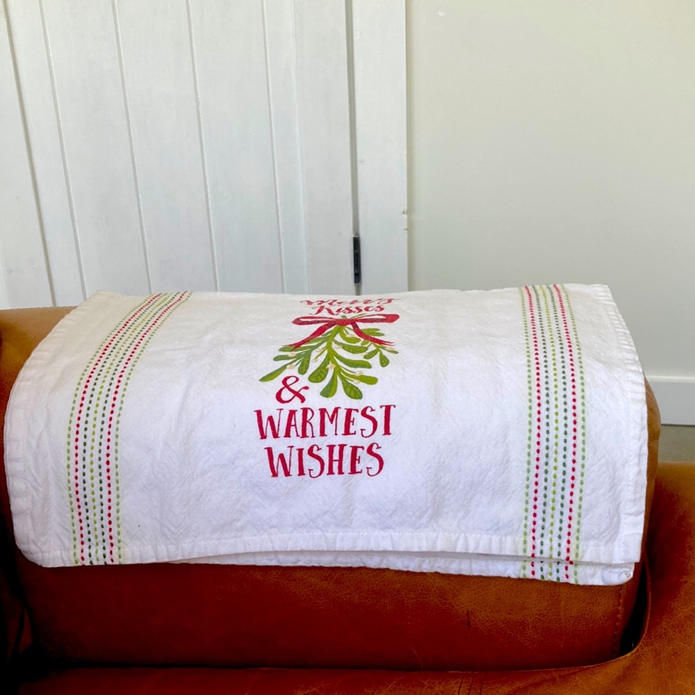 DII cotton  embroidered tea towel.  No flaws. “Merry Kisses & Warmest Wishes”